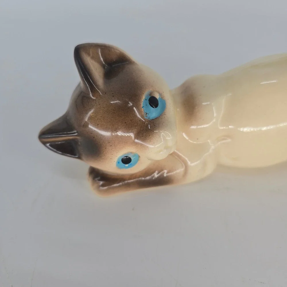 Vintage MCM Siamese Cat Figurine Blue Eyes Reclining Ceramic Kitsch Decor